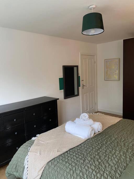 Luxury 2 Bedroom Apartment, Parking, Few Minutes Walk From Wembley Stadium London Exterior photo